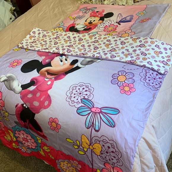 Disney Minnie Mouse Standard Pillowcase & toddler comforter blanket pink purple